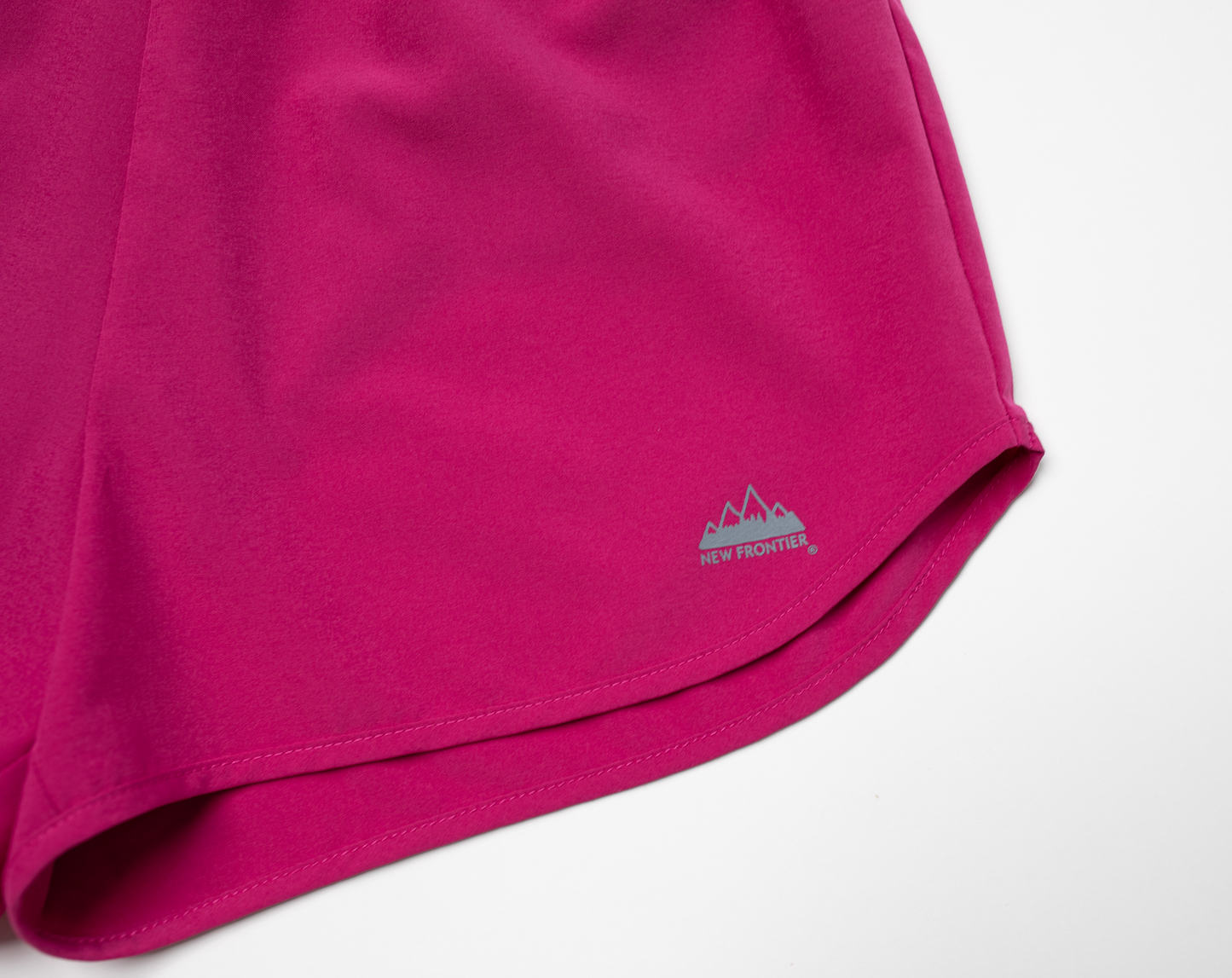 Women's Motion Short 2.5" (Magenta)