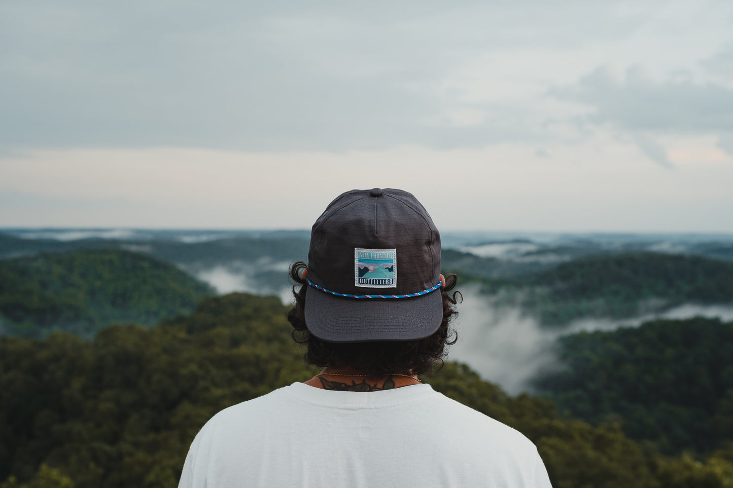 RETRO WAVE TECH TRUCKER (Charcoal)
