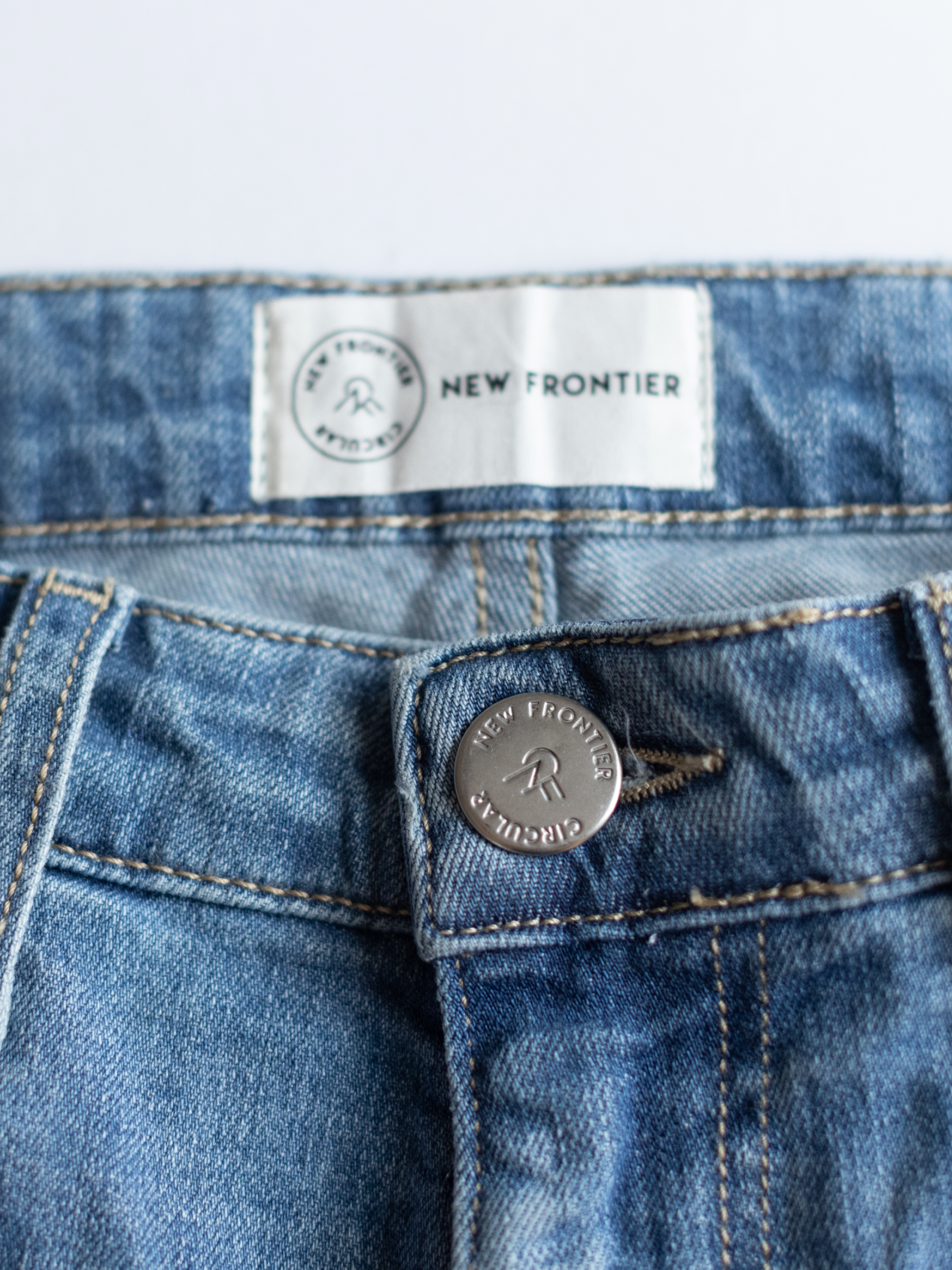 Women's Stretch Tapered Recycled Jean - Washed Stone Blue