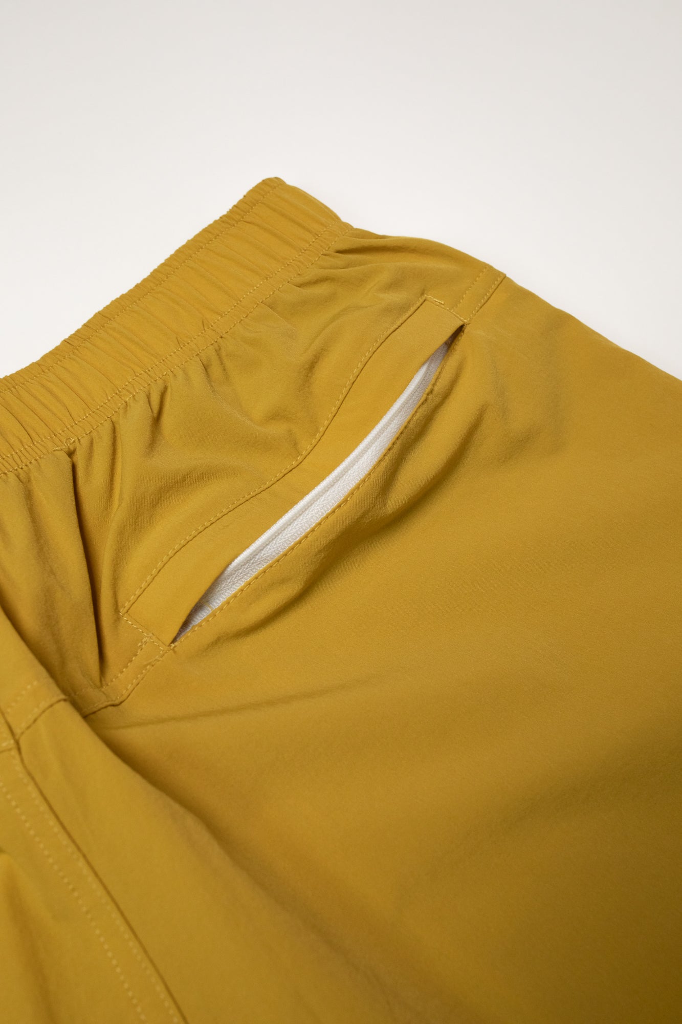 Women's Journey Tech 3.5" Short (Mustard)